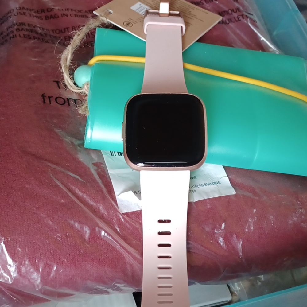 Fitbit watch - Picture 3 of 3